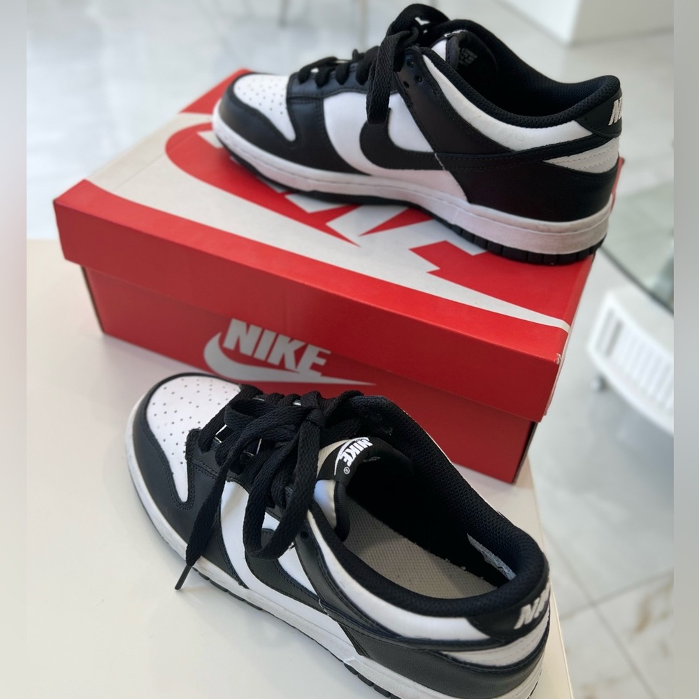 Nike Panda Dunks